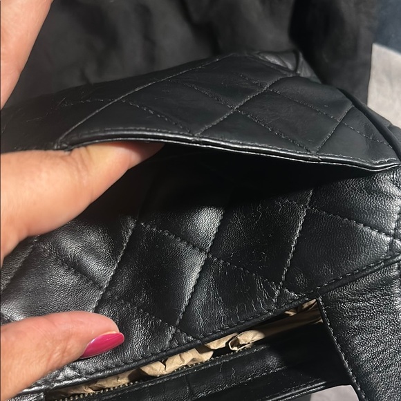 CHANEL Matelasse Black Leather 24K hardware - Picture 10 of 17